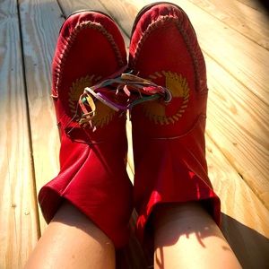 Liz Claiborne red 4 directions bootie moccasins 8